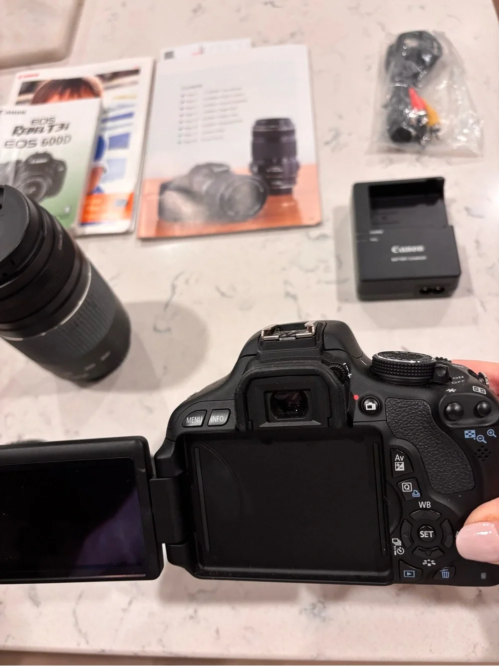 Canon EOS Rebel T3i / EOS 600D Camera - Black